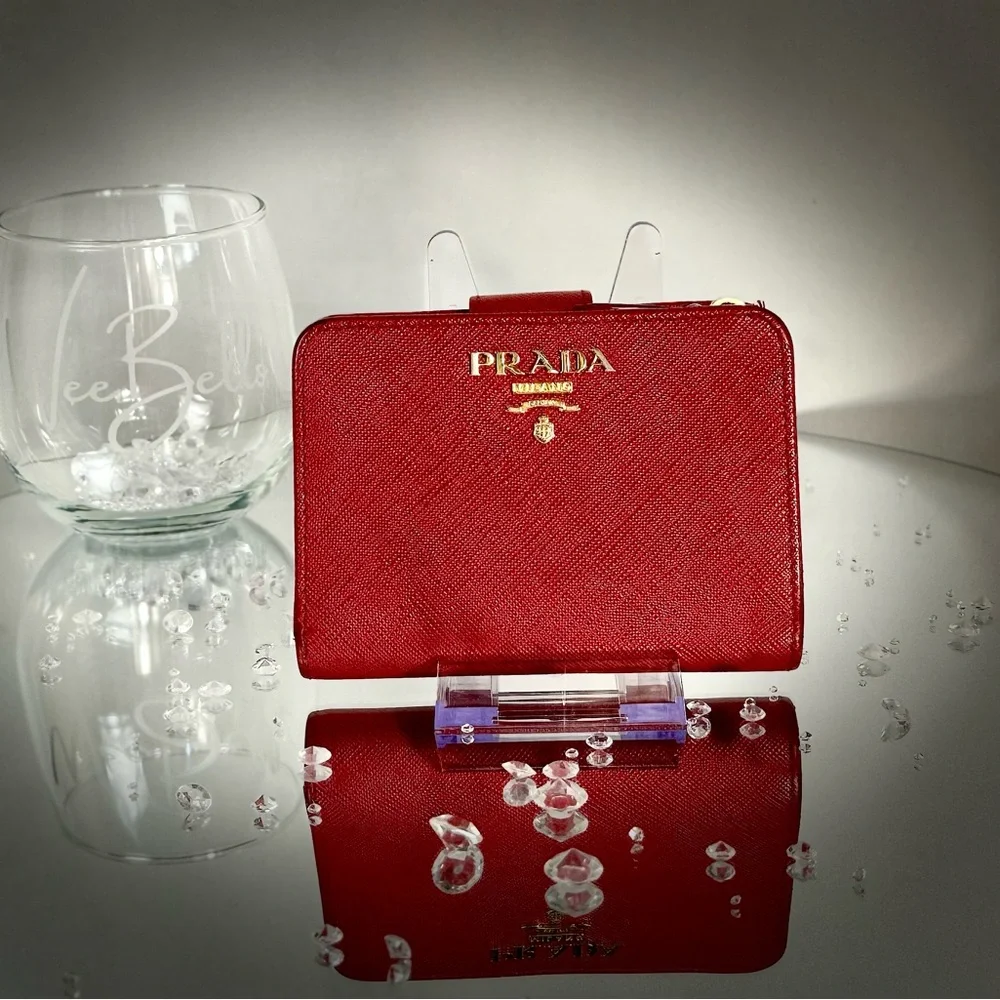 PRADA Saffiano Bifold Wallet  EUC no callouts‎